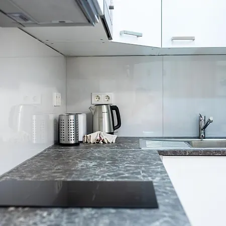 Extra - New - Charming *